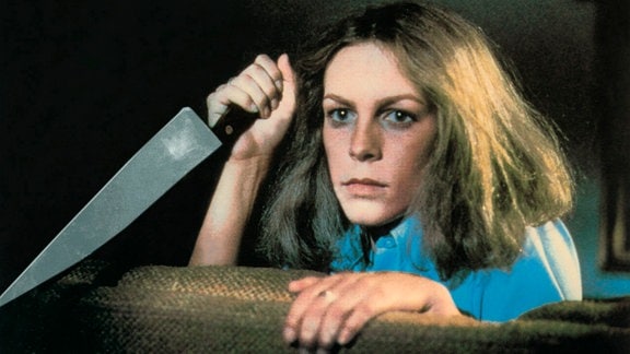 Als Michael Myers 15 Jahre später an seinen Tatort zurückkehrt und Laurie (Jamie Lee Curtis) verfolgt, bewaffnet sich das Mädchen mit einem Messer.