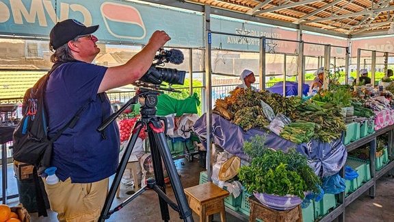 Dreharbeiten auf dem Markt in Praia, Hauptstadt des Inselstaates Kapverden