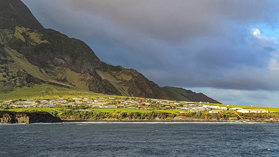 Die kleine Ortschaft Edinburgh of the Seven Seas auf der Insel Tristan da Cunha – Heimat für 250 Menschen