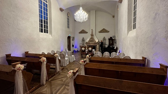 In Reichenbach wurde 2017 die erste neu erbaute Mittelalter-Kapelle Deutschlands errichtet. Keine Kirche im religiösen Sinn sondern ein romantischer Ort zum Heiraten und stilvollen Feiern.