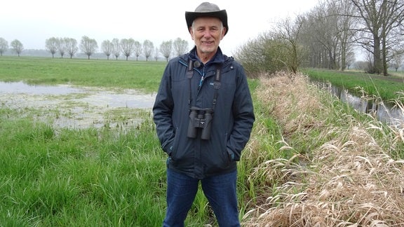 Ernst Paul Dörfler machte schon in den 1980er Jahren das Thema Umweltschutz in der DDR öffentlich. Heute lädt er im Drömling regelmäßig zu Vogelwanderungen ein.