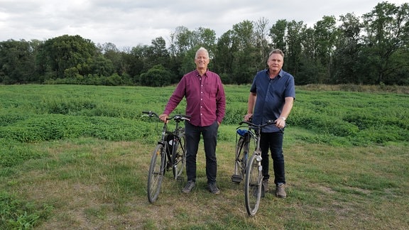 Axel Bulthaupt und Thomas von Ledersteger, passionierter Radfahrer und Besitzer vom Gut "Lorf" 