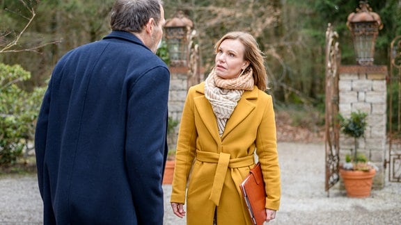 Zwischen Katja (Isabell Stern, r.) und Markus (Timo Ben Schöfer, l.) entladen sich die aufgestauten Gefühle in einem Streit.