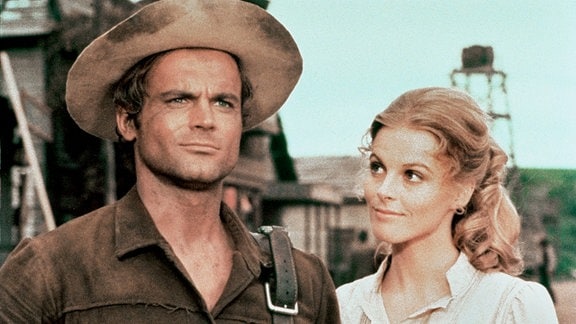 Adel verpflichtet: Der junge englische Aristokrat Jo (Terence Hill) hat zur Freude seiner geliebten Candida (Yanti Somer) gelernt, auch im Wilden Westen seinen Mann zu stehen.