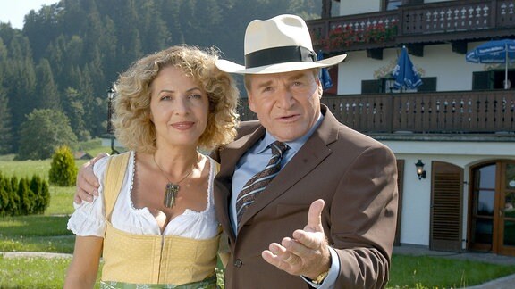 In Sommerlaune: Richard Steiner (Fritz Wepper) und seine Gattin Christina (Michaela May).