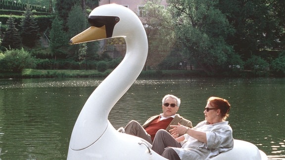 Beim Bootsausflug wird Barbara (Ursula Karusseit) schnell klar, dass Georg (Michael Degen) so gar nicht zu ihr passt.