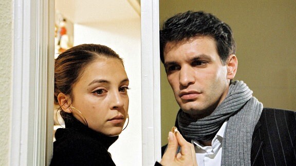 Zwischen Julia Weimann (Arzu Bazman) und Thomas Berner (Luca Zamperoni) läuft es nicht mehr so gut.