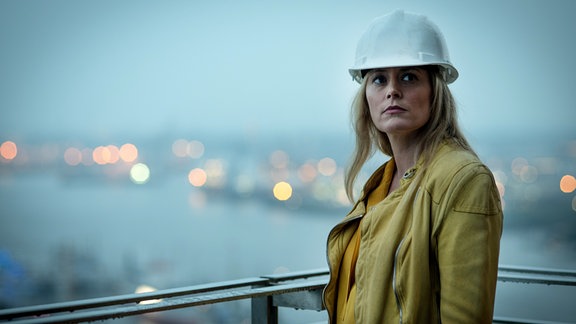 Über den Dächern von Hamburg bekommt Nina Peffer (Silke Bodenbender) plötzlich Zweifel.