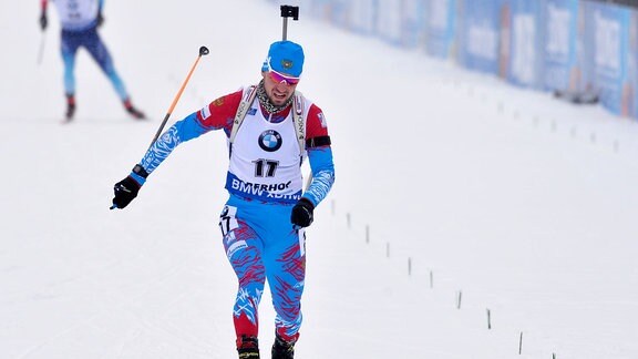 Sprint-Sieger Alexander Loginow (RUS) überquert die Ziellinie.