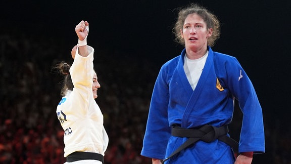 Miriam Butkereit (r) aus Deutschland reagiert nachdem sie das Finale gegen Barbara Matic aus Kroatien verloren hat.