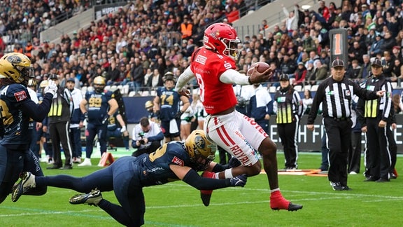 Jaylon Henderson (Potsdam Royals, 08) mit dem ersten Touchdown im Spiel.