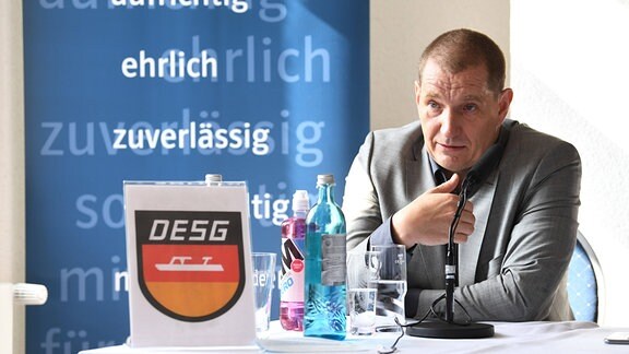 Matthias Große (DESG-Präsident) in einer Pressekonferenz
