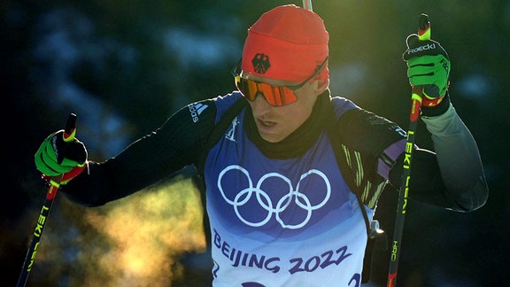 Erik Lesser nimmt am Biathlon-Einzelwettbewerb der Männer über 20 km teil.