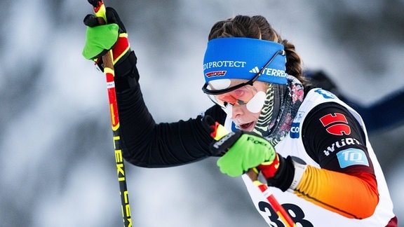 Katharina Hennig beim Skilanglauf.
