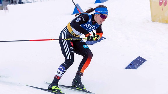 Katharina Hennig im Viertelfinale in Oberhof auf der Piste