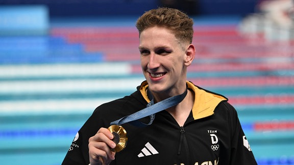 Lukas Märtens mit seiner Goldmedaille