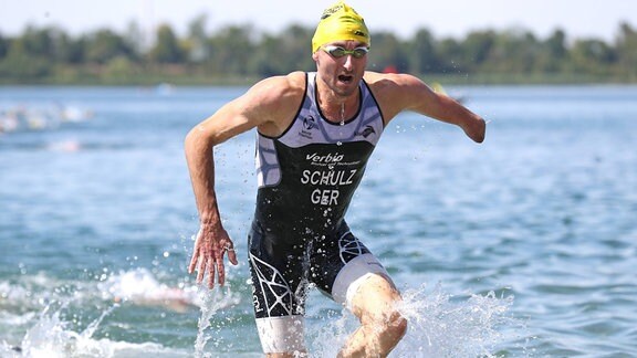 Martin Sshulz beim Schwimmen