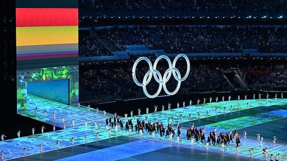 Deutsche Delegation bei Eröffnungsfeier der Olympischen Winterspiele 2022