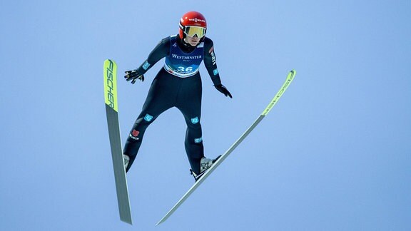Nordische Ski-WM in Planica: Selina Freitag beim Springen von der Normalschanze