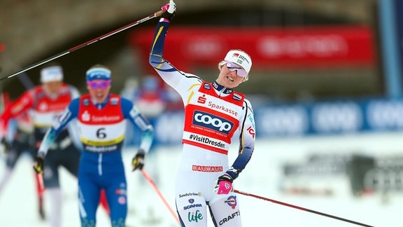 Maja Dahlqvist, Schweden, überquert als erste die Ziellinie.