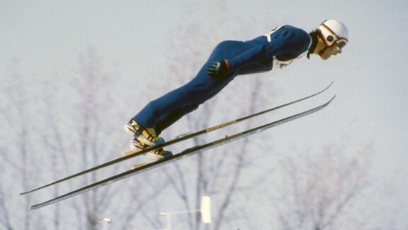 Ulrich Wehling (DDR) - Flugphase Nordische Kombination OS Winter Herren Olympische Winterspiele 1980