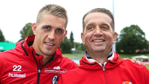 Germania Halberstadt Trainer Andreas Petersen mit seinem Sohn Nils.
