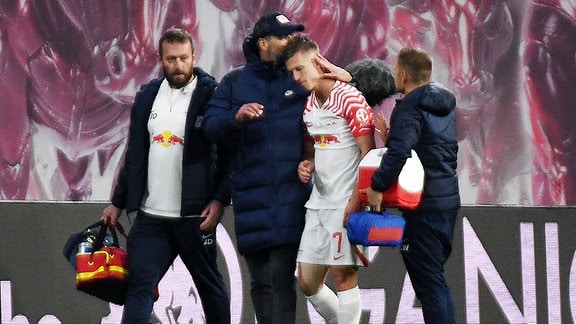 RB Leipzig gegen 1. FC Köln Bundesliga - Verletzung Olmo