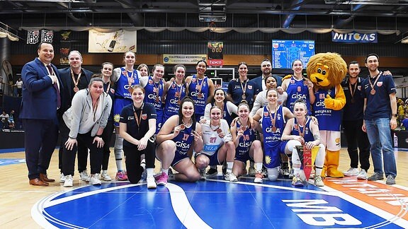 Basketball DBBL - Halbfinale Gisa Lions MBC vs. Alba Berlin - Freude bei Gisa Lions nach Gewinn der Bronzemedaille 