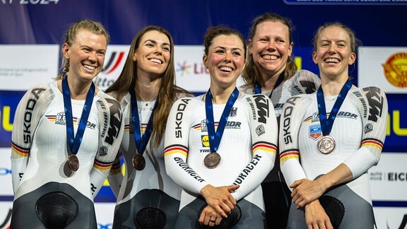 Deutscher Bahnrad-Vierer der Frauen bei der EM in Apeldoorn gewinnt Bronze: V. li. Lena Reißner, Lisa Klein, Laura Süßemilch, Franziska Brauße und Mieke Kröger. 