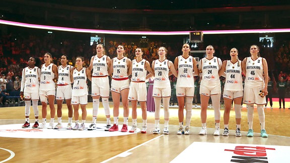 v.l. Alexis Peterson, Alexandra Wilke, Laura Zolper, Jennifer Crowder, Marie Gülich, Luisa Geiselsöder, Alina Hartmann, Emely Bessoir, Lina Sontag, Marie Bertholdt, Romy Bär