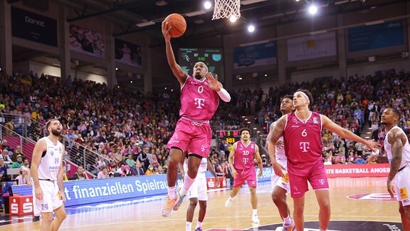 Telekom Baskets Bonn gegen Syntainics MBC