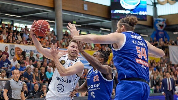 Ferdinand Zylka (Braunschweig, 6), Johnathan Stove (MBC, 22), John Bryant (MBC, 54), Syntainics MBC