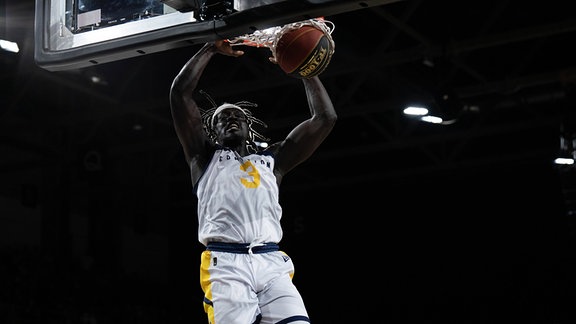 Aher Uguak (Edmonton Stingers)