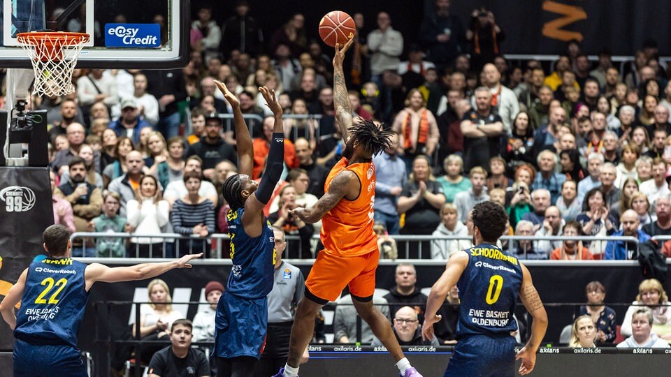 Basketball Niners Chemnitz schlagen Oldenburg und bauen