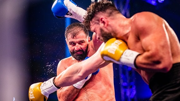 Boxkampf zwischen Erik Pfeifer und Adnan Redzovic