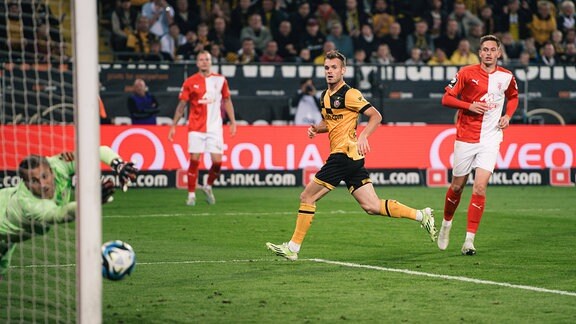 Tom Zimmerschied erzielt das Tor zum 2:1.