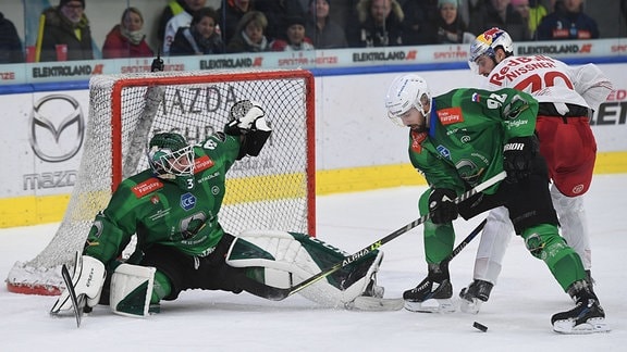 Anthony Morrone ( Ljubljana ), links - Aleksandar Magovac ( Ljubljana ), rechts - Benjamin Nissner ( Salzburg ), hinten