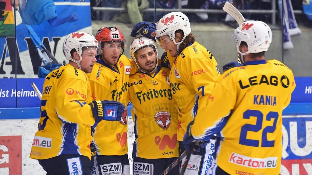 Eishockey Volle Ausbeute Fur Fuchse Und Eispiraten Eislowen