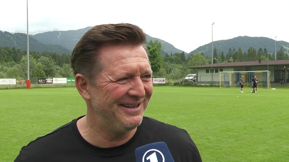 Christian Titz, Trainer des 1. FC Magdeburg, am MDR-Mikrofon