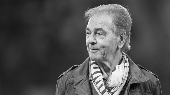 Schwarz-weiß-Bild des ehemaligen Dynamo-Spielers Wolfgang Haustein.