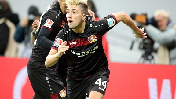 Kevin Kampl (Leverkusen), Torjubel nach seinem Treffer zum 1:0