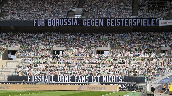 Fan Protest im Borussia Parks Spruchband: Für Borussia. Gegen Geisterspiele