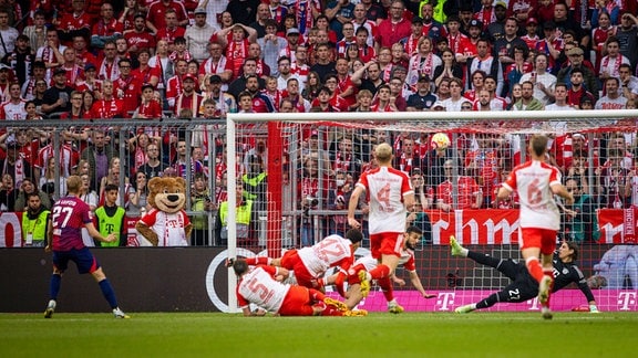 Tor zum 1:1 beim Spiel FC Bayern München gegen RB Leipzig.