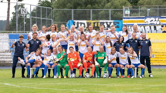Mannschaftsfoto der Frauenmannschaft des FC Carl Zeiss Jena