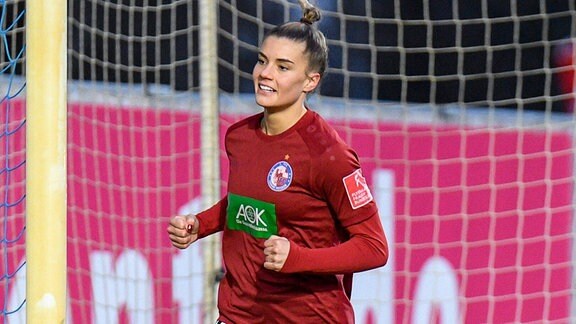  Selina Cerci jubelt.