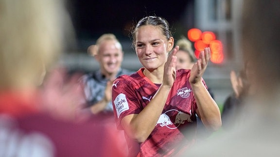 Giovanna Hoffmann 7, RB Leipzig wird nach Abpfiff gefeiert Leipzig 