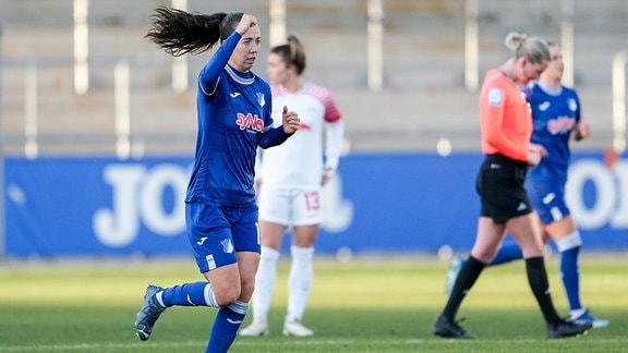 Marta Cazalla Garcia (TSG 1899 Hoffenheim, 15) jubelt