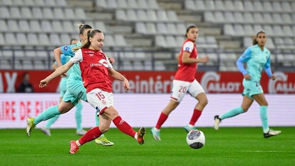 Fußballspielerin Lou Ann Joly (15, Reims) im Spiel Stade de Reims gegen Montpellier HSC