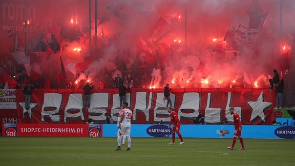 Leipzig Fans mit Bengalo-Feuer
