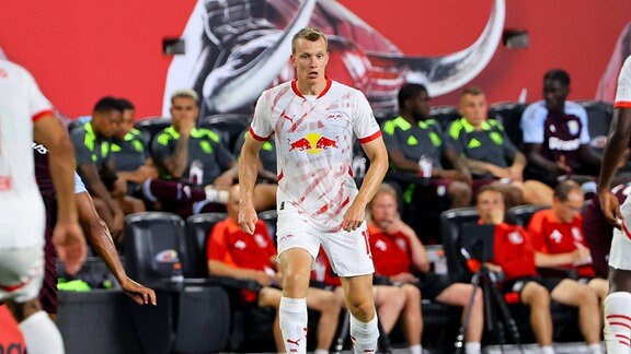 Lukas Klostermann 16 of RB Leipzig